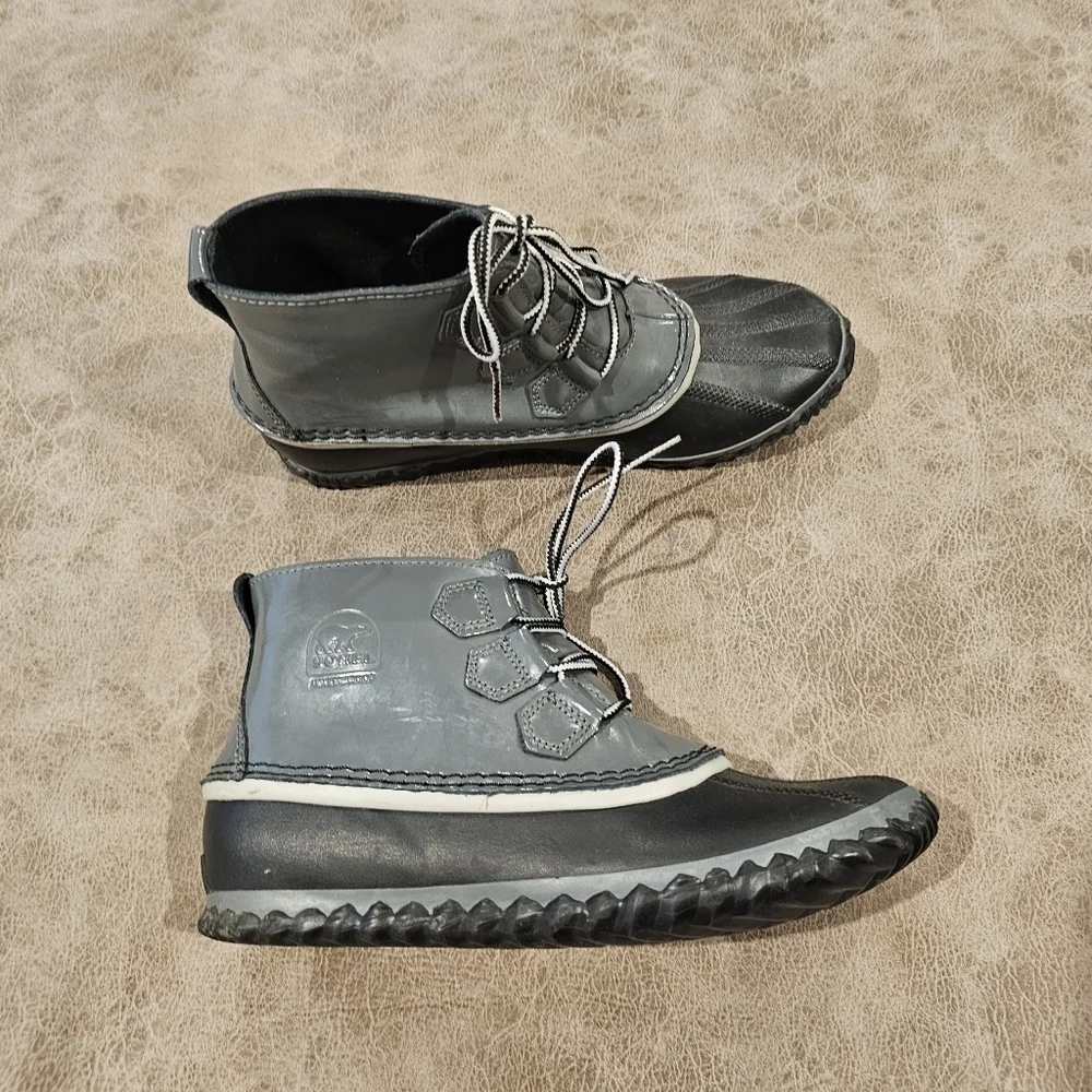 Sorel Out N' About Waterproof Boots Size 9